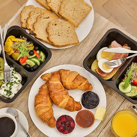 Aron - By Upstairs Apartmán *